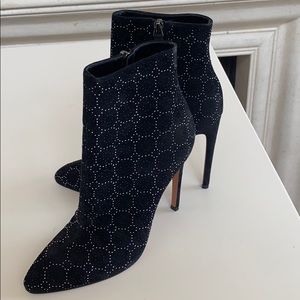 AlaÏa size 38 Noir Studded Booti